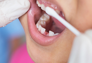 タイミング1：乳歯が生えるころ（1歳半～3歳）